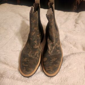 Toms Camouflage Womens Boots Size 11 BNWOT